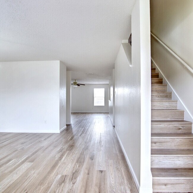 Building Photo - 8751 Gray Fox Ct