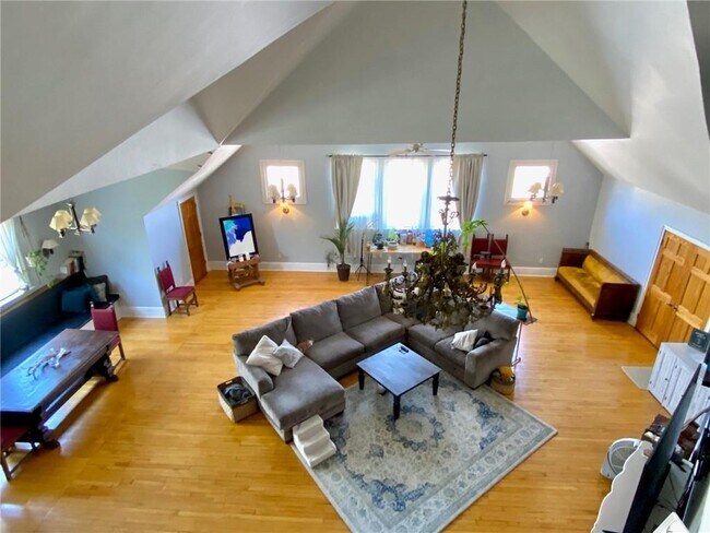 Building Photo - 14 Bartlett Ave