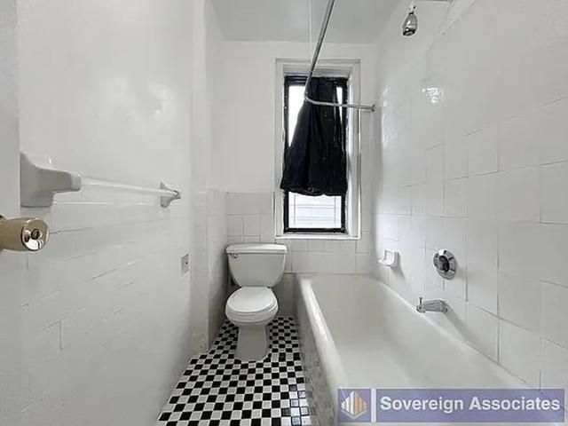 Foto del edificio - 3 bedroom in BRONX NY 10474