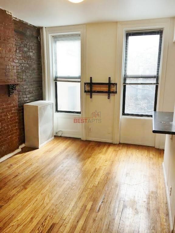 Primary Photo - 370 W 46th St