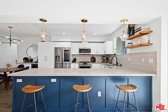 Foto del edificio - 118 N Kings Rd