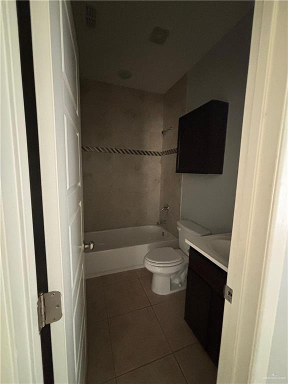 Building Photo - 5 Garden Ridge Dr