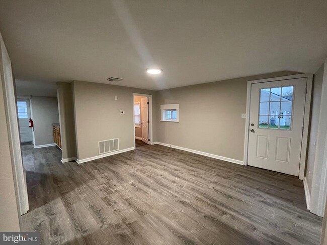 Building Photo - 14 Drexel Dr