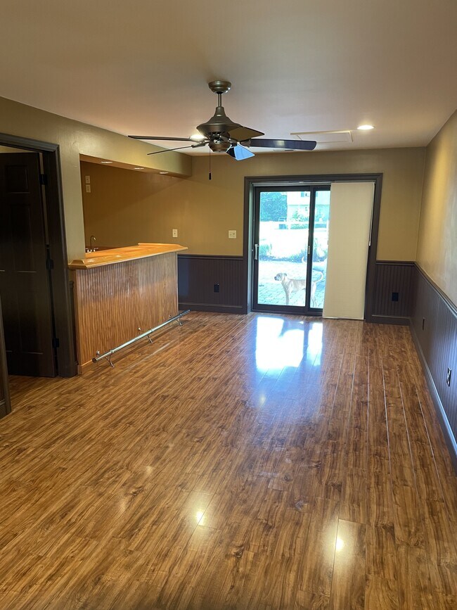 Foto del edificio - 725 Masons Beach Rd