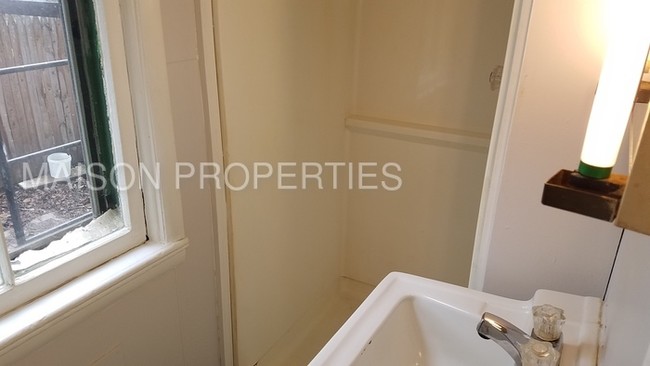 Building Photo - 9 Edmonds St | 1 BD/1 BA | Great Location