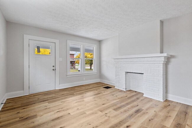 SALA DE ESTAR - 1024 Lockbourne Rd