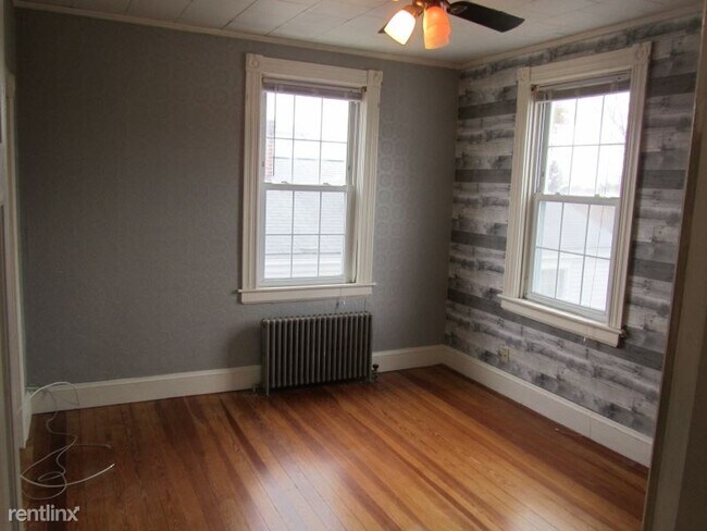 Foto del edificio - 64 Chestnut Hill Ave