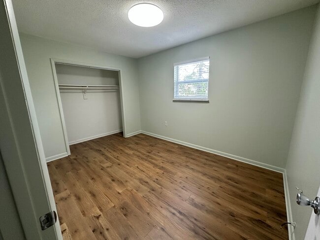 Building Photo - 532 Schneider Dr