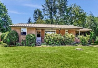 Building Photo - 295 NW Cherry Pl