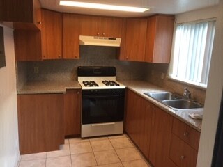 Primary Photo - 1060 Raymond Ave