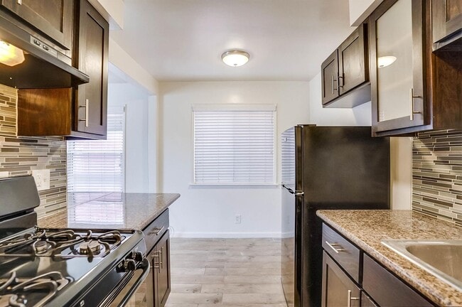 Interior Photo - 6627-6635 Crenshaw Blvd