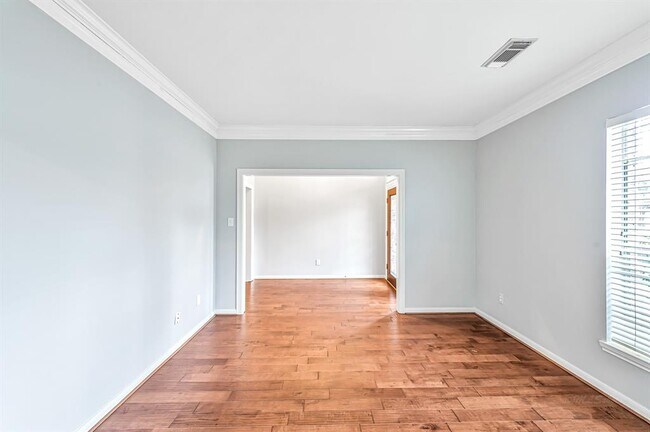 Building Photo - 2227 Garden Terrace Dr