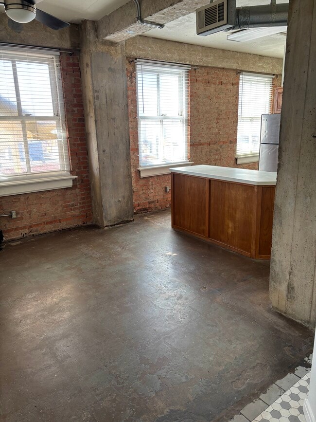 Building Photo - Praetorian Building