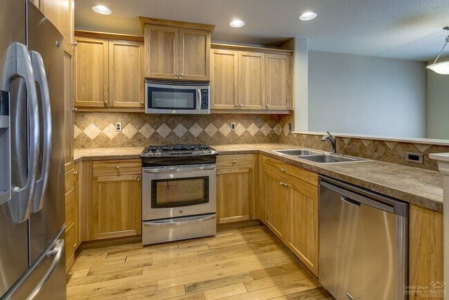 Foto del edificio - Beautiful 3 Bed/2.5 Bath Two-Story Duplex ...