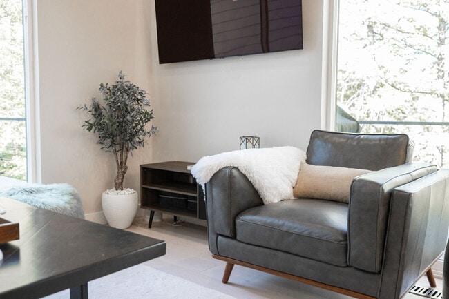 Foto del edificio - 255 Matterhorn Dr