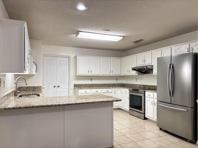 Foto del edificio - 1077 Sugar Ln