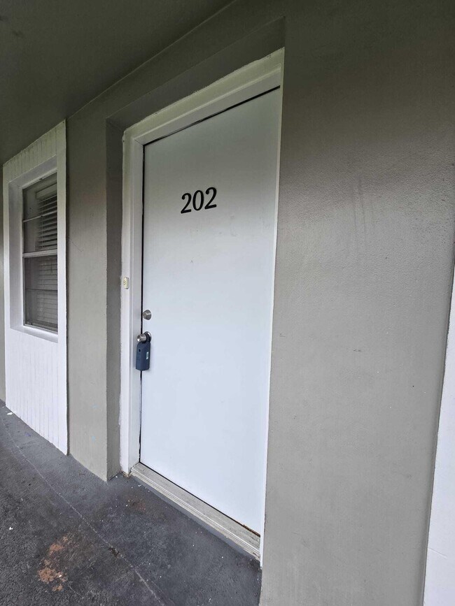 Building Photo - 1201 SW 52nd Ave