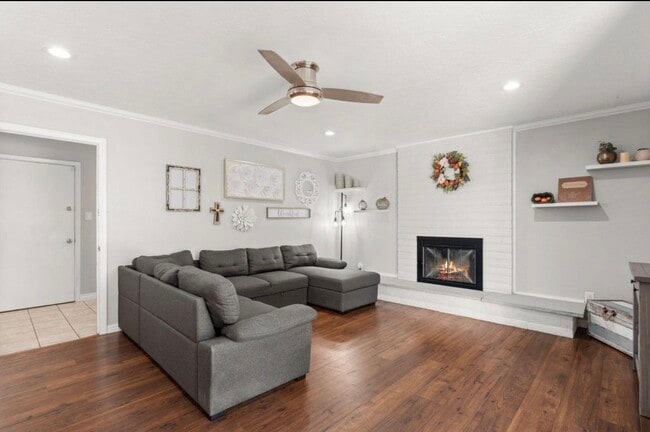 Building Photo - 12100 Woodland Ave NE