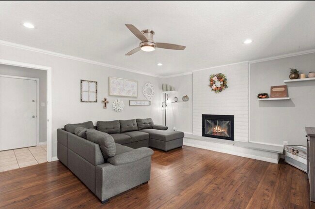 Foto del edificio - 12100 Woodland Ave NE
