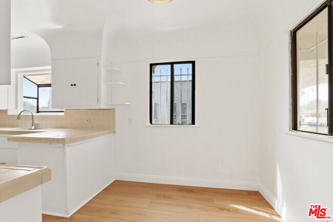 Foto del edificio - 3722 Wellington Rd