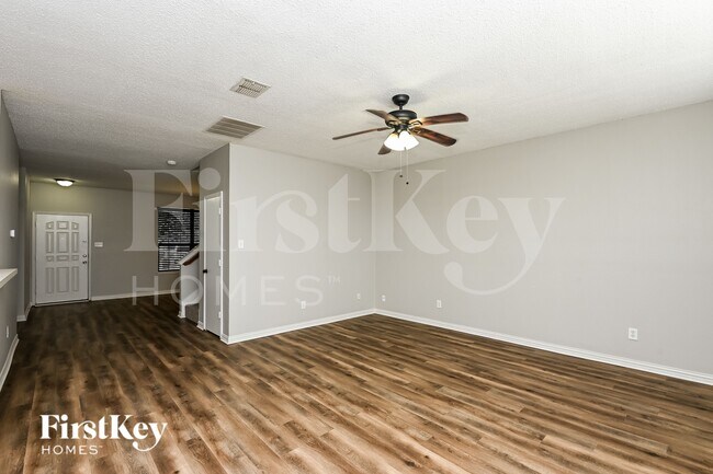 Foto del edificio - 4817 Palm Ridge Dr