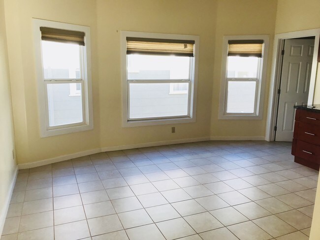 Building Photo - 929 Apgar St