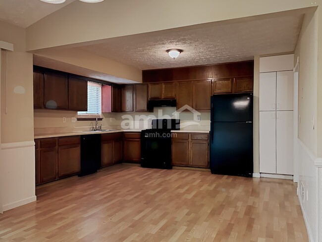 Foto del edificio - 4758 Jamerson Forest Cir