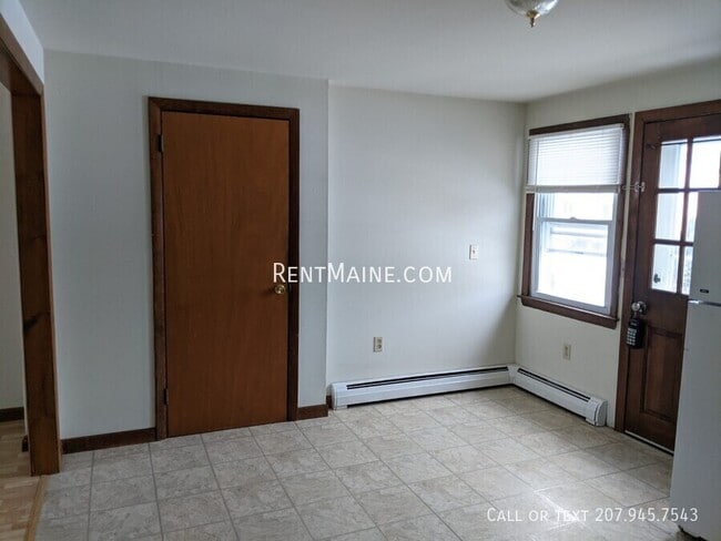 Building Photo - 13 Hemlock St