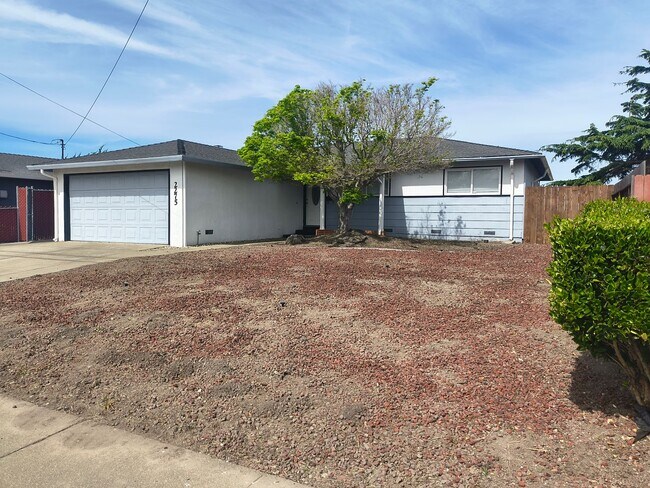 Foto del edificio - 3BED/2BATH Single Family Home Located in Desirable San Pablo, Ca. With Beautiful Ocean Front View!!