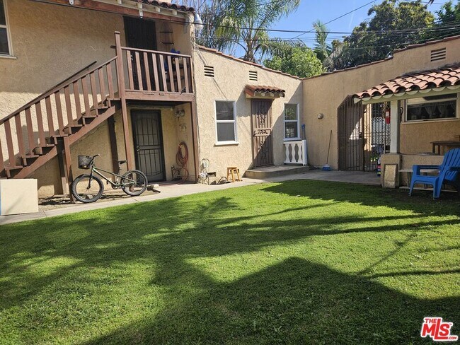 Foto del edificio - 2226 Zoe Ave