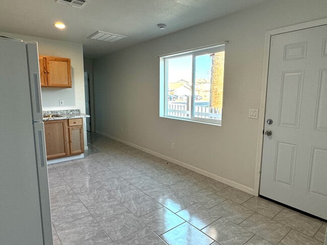 Entrance / Common Space / Kitchen - 2201 I Yturralde Dr
