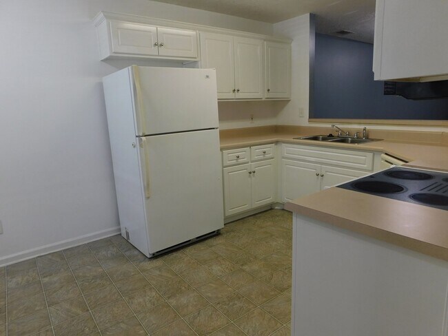 Building Photo - 137 Photinia Dr