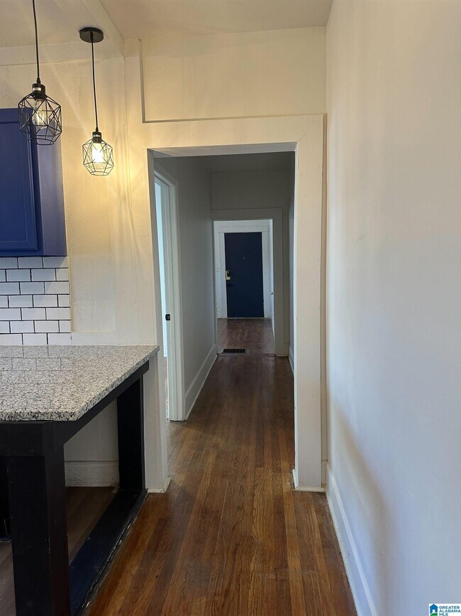 Foto del edificio - 1229 8th Ave W