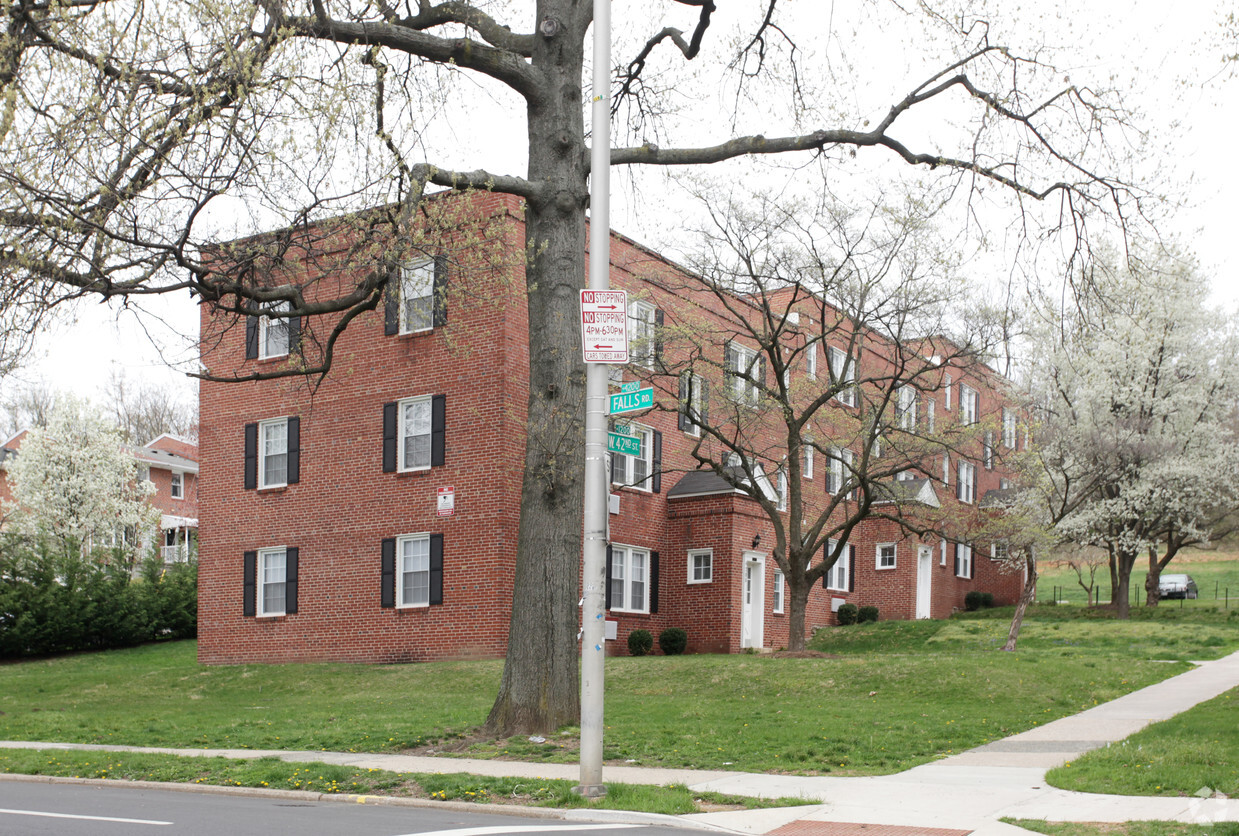 Primary Photo - Falls Road Apartments