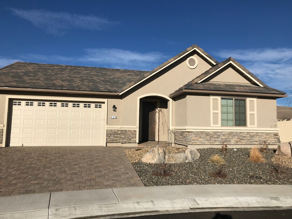 front of house - 209 Holly Oak Ct