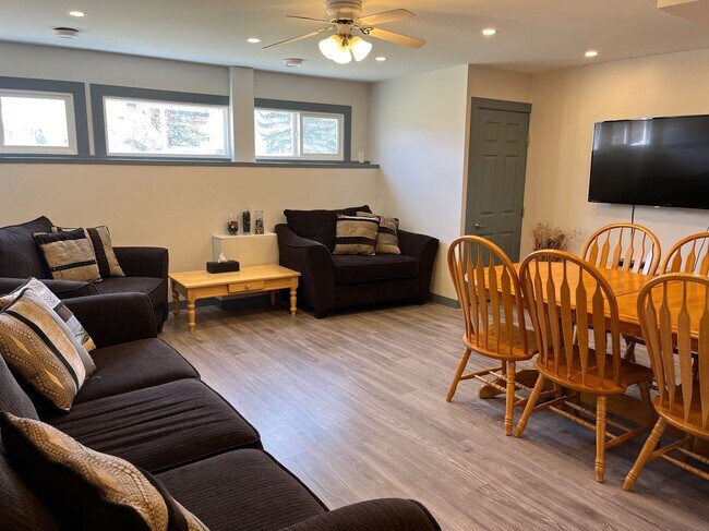 Photo du bâtiment - 3 Bed 1 Bath Unit in Ponoka, AB