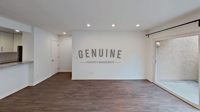 Foto del edificio - 1st Floor 1 Bedroom Unit in South Coast Me...