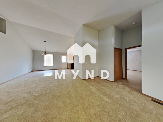 Foto del edificio - 528 N Claremont Pl.