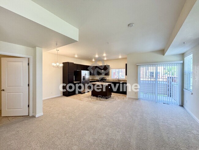 Building Photo - 12874 Jasmine St