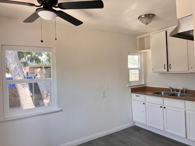 Building Photo - Newly renovated 2br 1bath near the 215