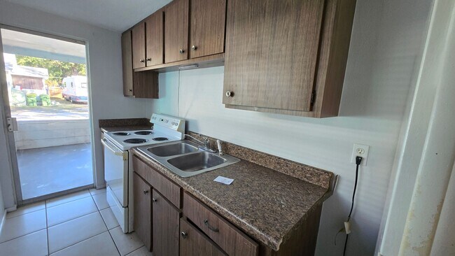 Building Photo - Nice 1 bed/ 1 bath near Downtown Sarasota Available Now!