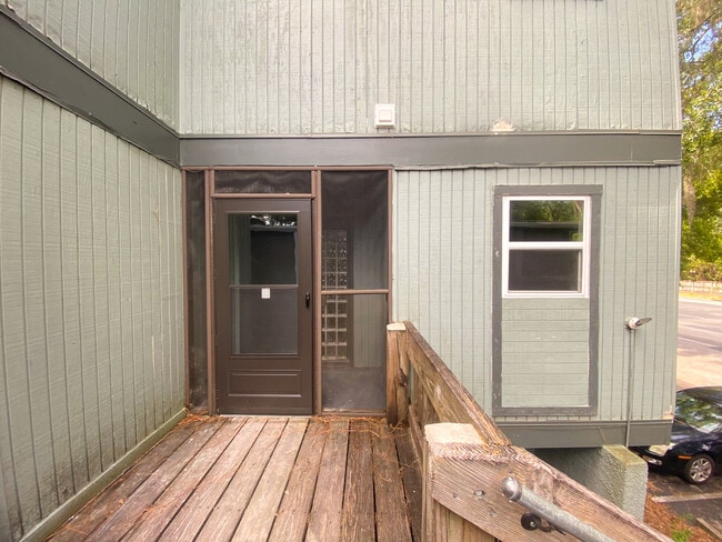 Building Photo - 611 SW 75th St