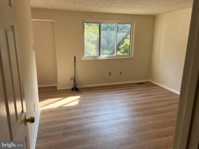 Building Photo - 5874 Jackson Oak Ct