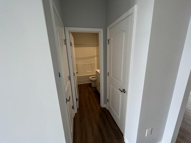 Building Photo - 2007 Briarwood Dr