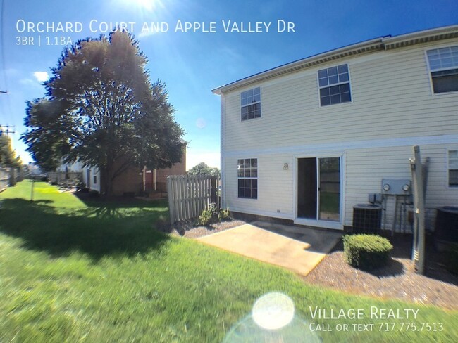 Building Photo - ONE MONTH FREE RENT! Roomy 3-bed townhome ...