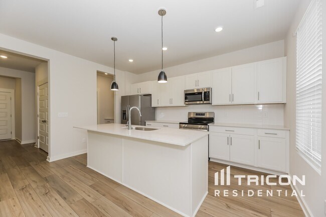 Building Photo - 7001 Park Knoll Dr