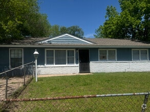 Building Photo - 711 E 52nd Pl N