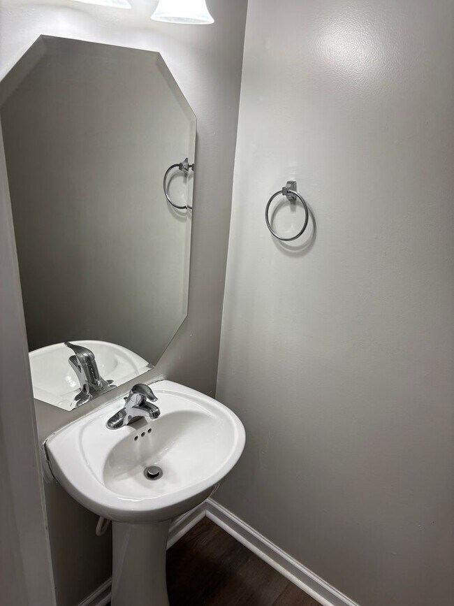 Foto del edificio - Four Bedroom Home In Mineral Springs/Unive...