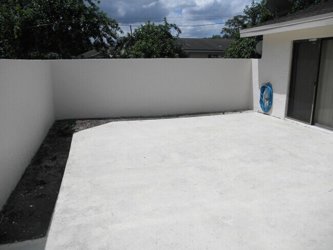 Foto del edificio - 4962 Cherry Rd