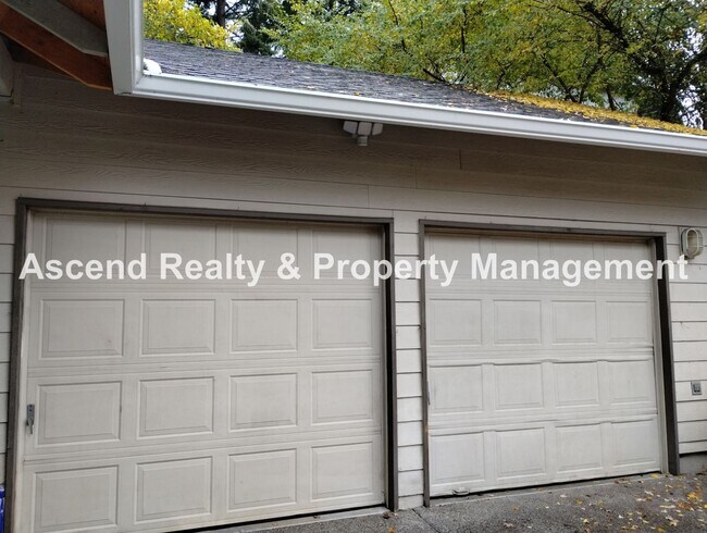 Foto del edificio - Price Reduced! Beautifully Updated 2 Level...